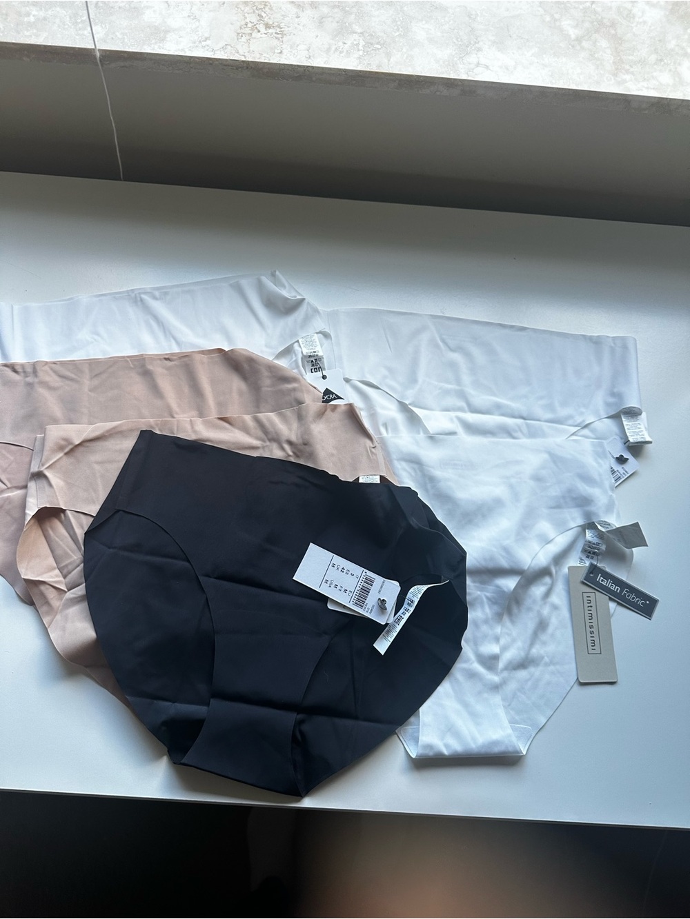 New Intimissimi Set of 6 Panty Briefs Sz. M Invisible Barely there Model
